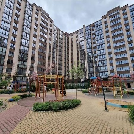 Vip Apartments Lutsk Ngoại thất bức ảnh