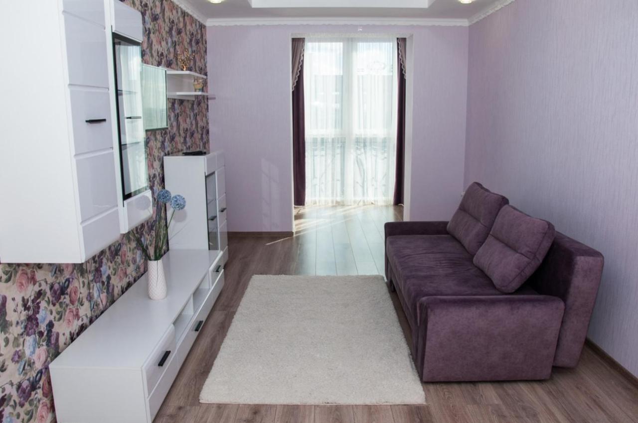 Vip Apartments Lutsk Ngoại thất bức ảnh