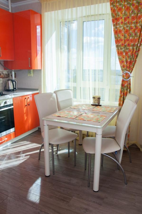 Vip Apartments Lutsk Ngoại thất bức ảnh