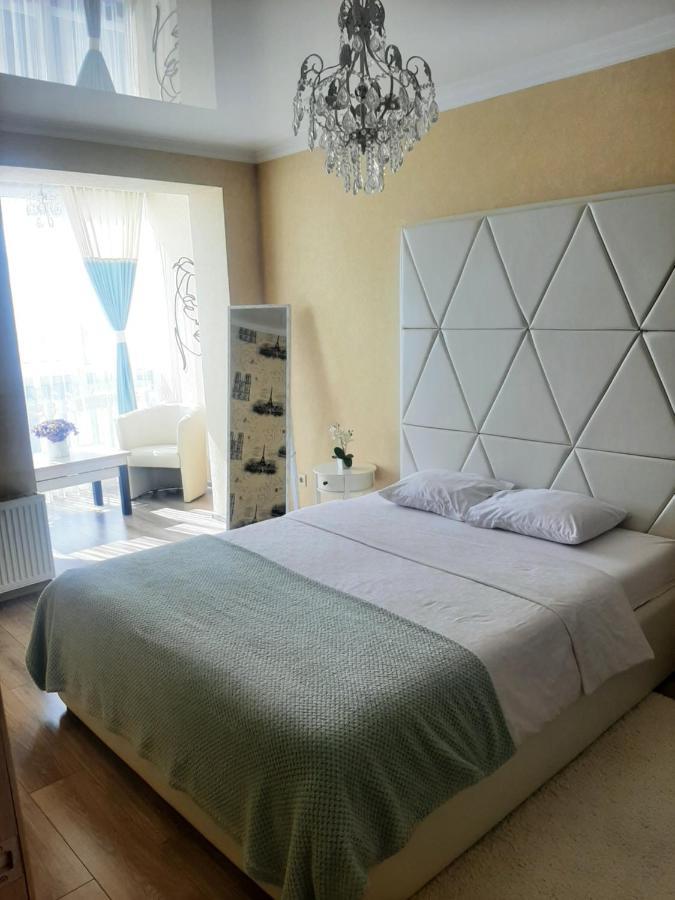 Vip Apartments Lutsk Ngoại thất bức ảnh