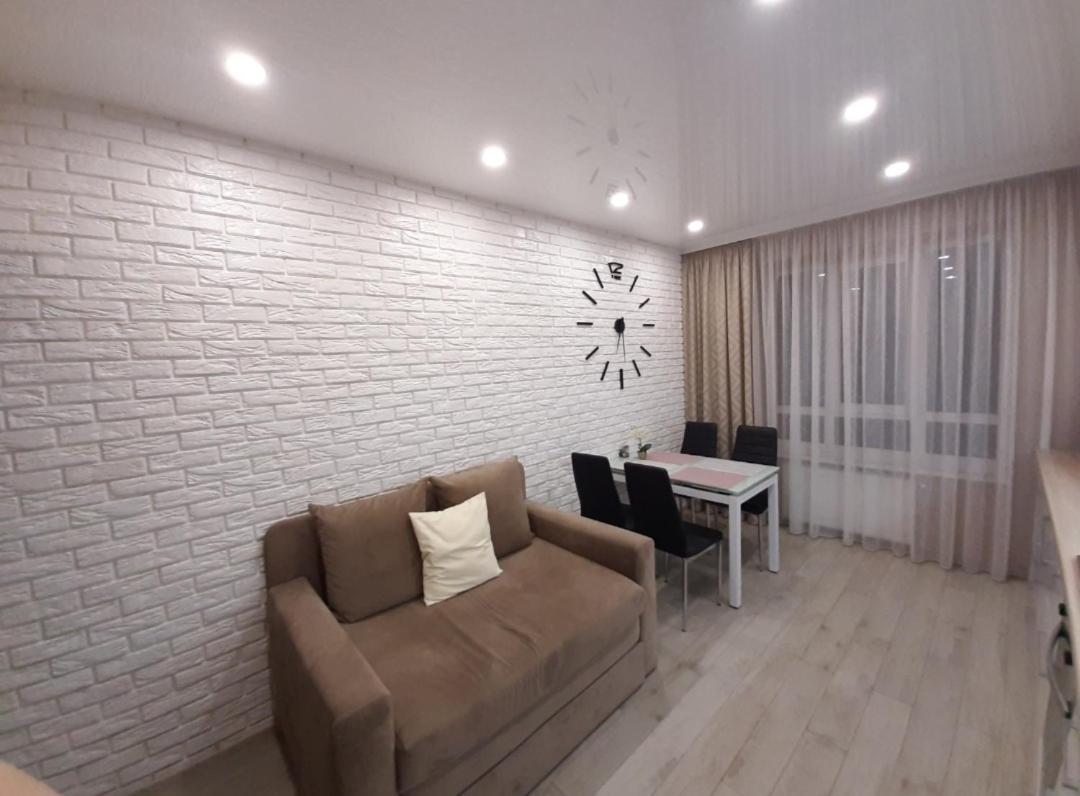 Vip Apartments Lutsk Ngoại thất bức ảnh